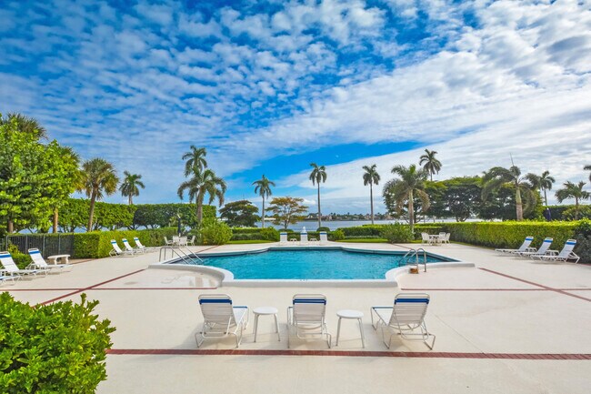 Building Photo - 1701 S Flagler Dr