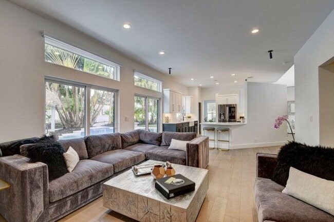 Building Photo - 6298 Sand Hills Cir