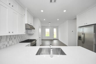 Building Photo - 28910 Rustic Robin Ln