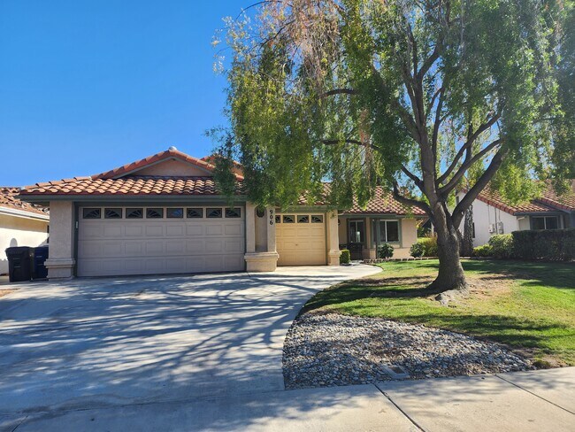 Foto del edificio - 906 Spyglass Ct