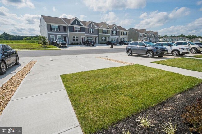 Foto del edificio - 417 Creekbed Cir