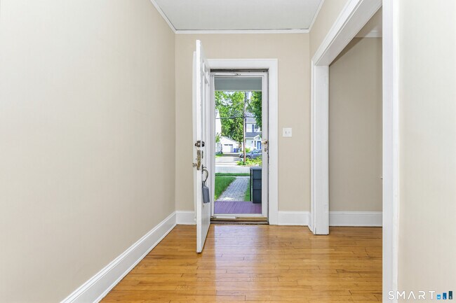 Foto del edificio - 60 Whitman Ave