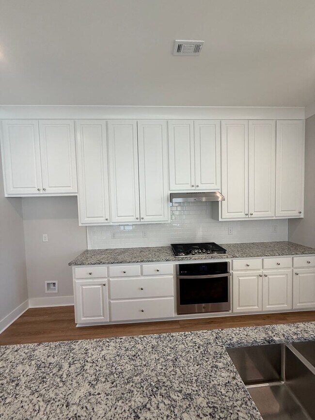 Foto del edificio - Must See! New 4/2 Home off Tiger Bend Rd. in Garden Hill Subdivision