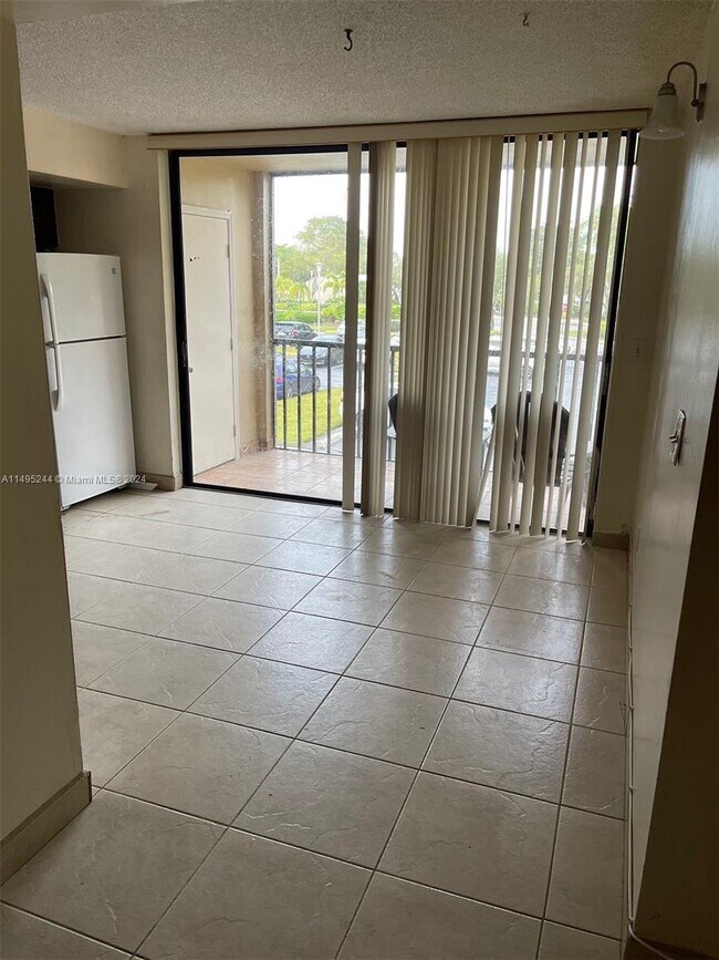 Foto del edificio - 8730 SW 133rd Avenue Rd