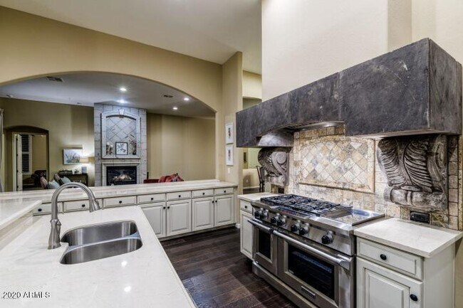 Foto del edificio - 8010 E Wingspan Way