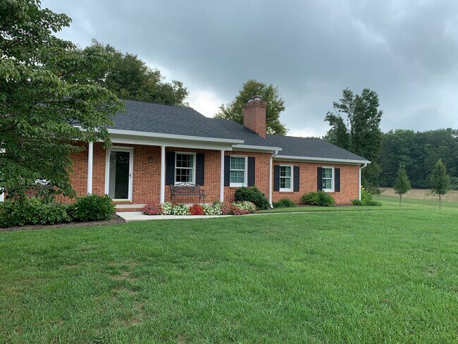 Building Photo - NLM *Re-Rental - Available Now - April 30,...