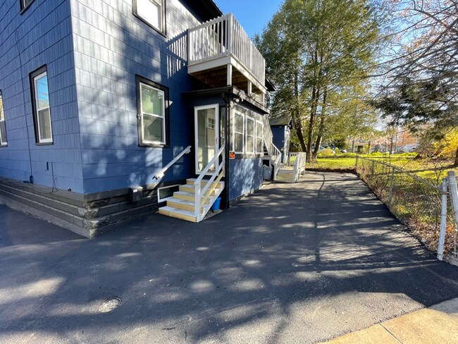 Building Photo - 115 Saco Ave