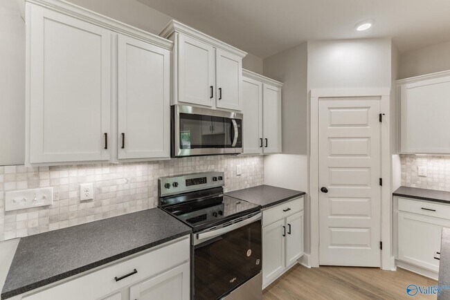Foto del edificio - 1201 Halsey Ave NE