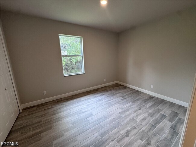 Foto del edificio - 1305 Andover Dr