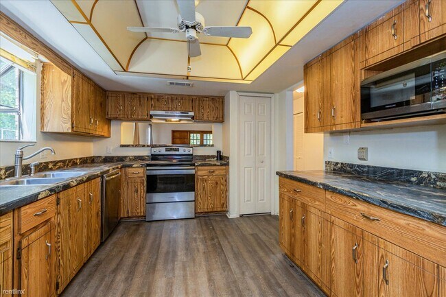 Foto del edificio - 2 br, 2 bath Condo - 540 Belltower Avenue J-1