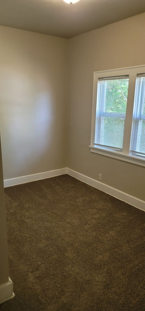 Foto del edificio - 4 bed 2 bath