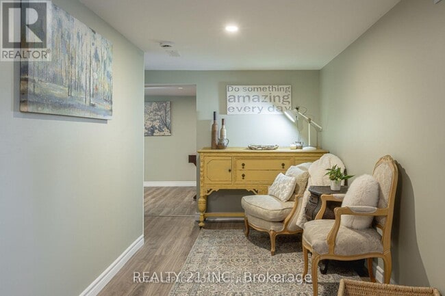Building Photo - 44 Falaise Rd