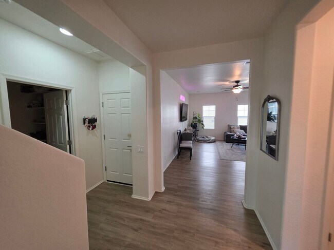 Foto del edificio - 2170 Scully Dr