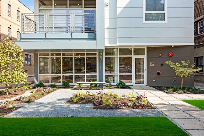 Foto del edificio - 2211 Maple Ave