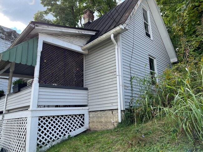 Building Photo - Two bedroom in the Bentworth School DIstrict!