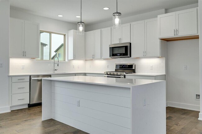 Building Photo - 5315 La Crosse Ave
