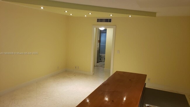 Foto del edificio - 1100 NE 1st Ct