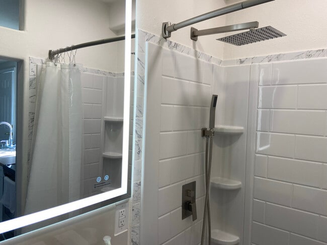 Building Photo - 13130 Ridgedale Dr