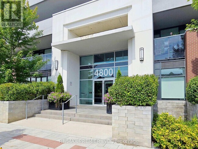 Photo du bâtiment - 4800 Hwy 7