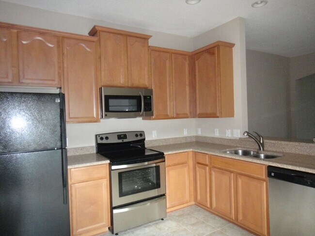 Building Photo - 3/2 with loft Windermere Town home in Summ...