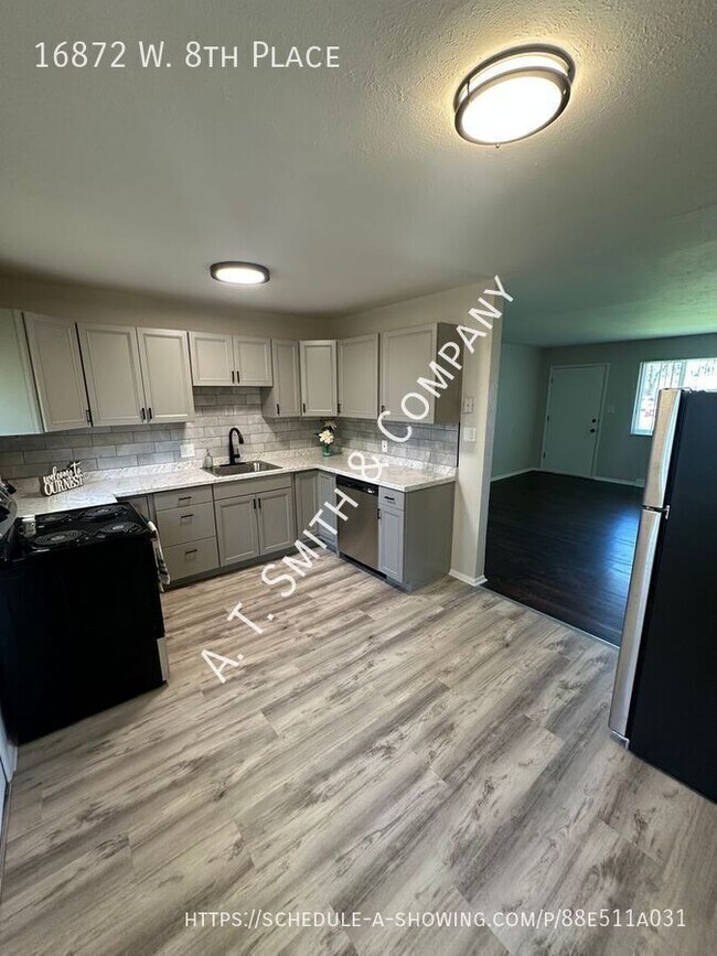 Foto del edificio - 16872 W 8th Pl
