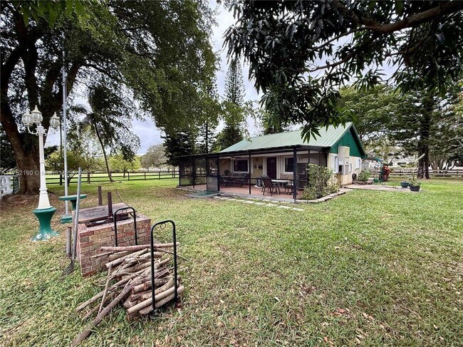 Foto del edificio - 5710 SW 133rd Ave