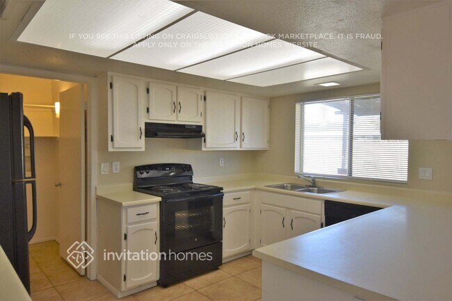 Building Photo - 2220 W Oraibi Dr