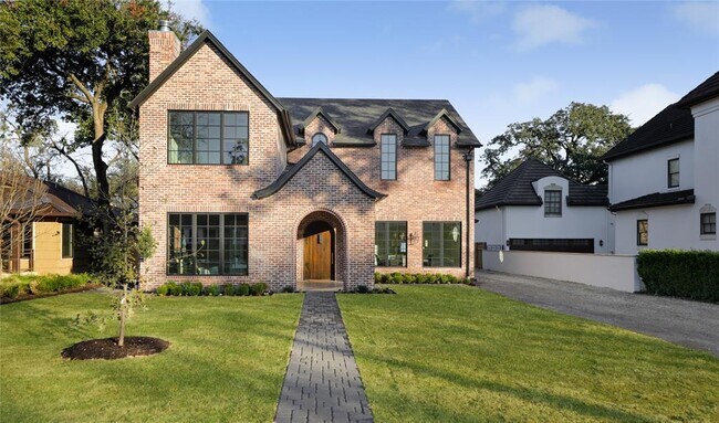 Foto del edificio - 2407 Jarratt Ave