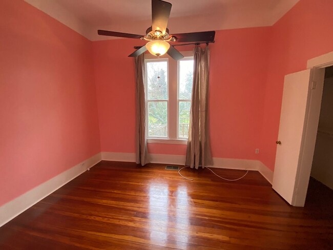 Foto del edificio - 215 Versailles Blvd