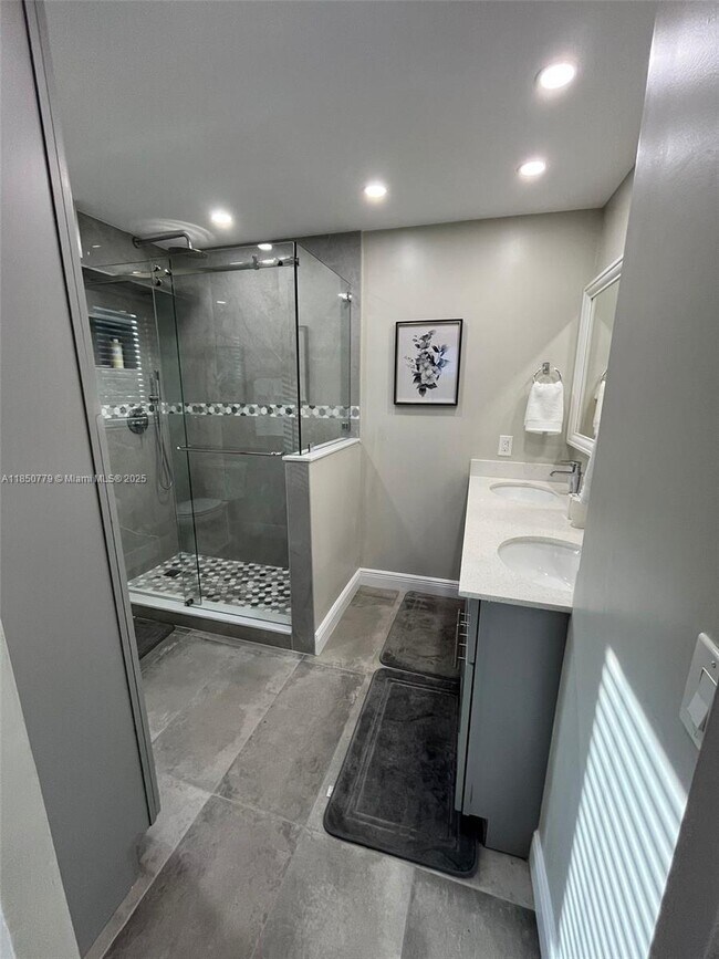 Foto del edificio - 1700 NW N River Dr