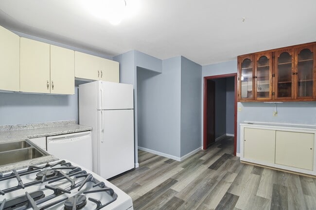 Building Photo - 1105 Westfield Dr