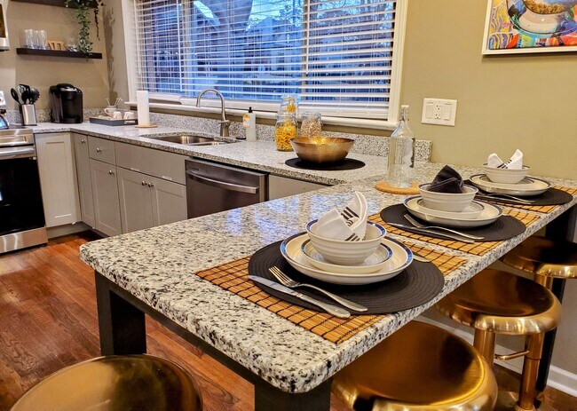 Área de comedor - 3453 Pierce St