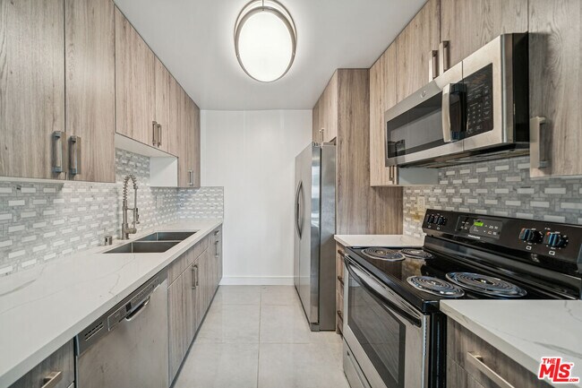 Foto del edificio - 7545 Hampton Ave