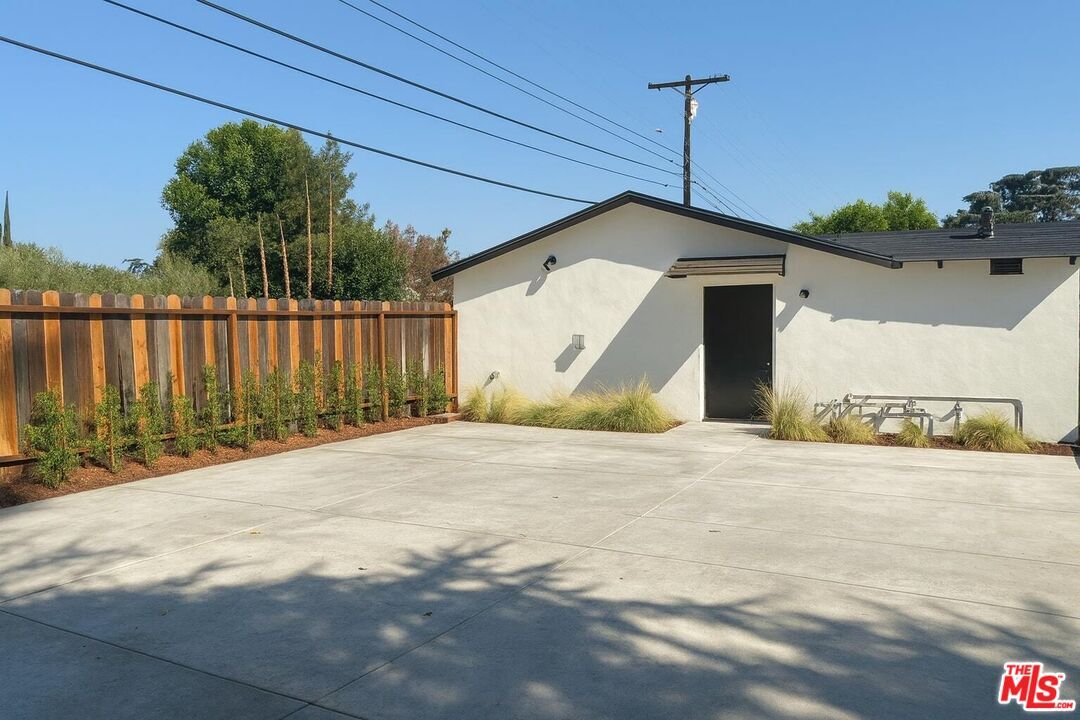 Foto principal - 5910 Wilbur Ave