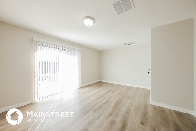Building Photo - 4749 N 39th Dr