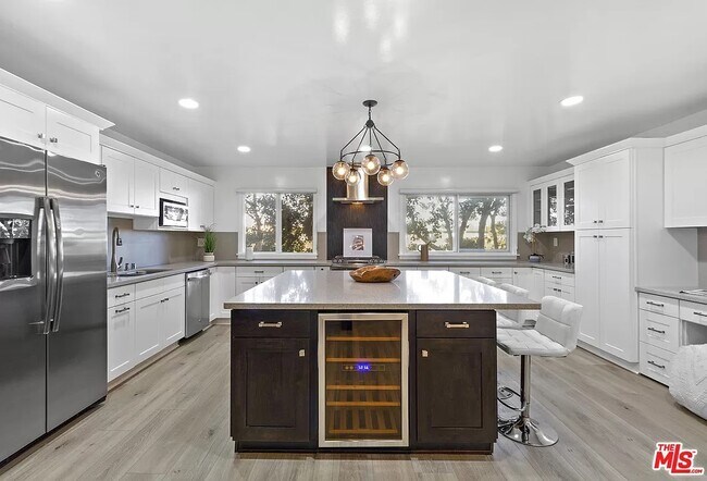 Building Photo - 4738 La Villa Marina