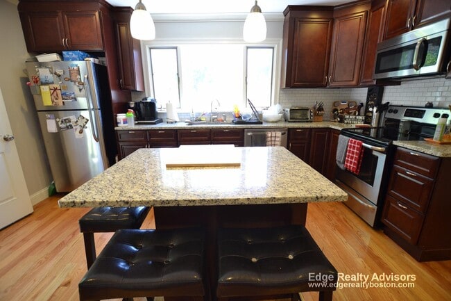 Photo - 33 Bigelow St Apartment