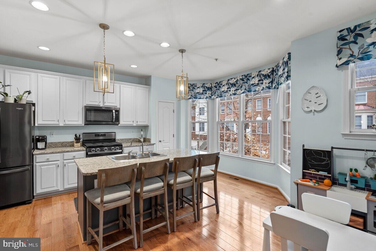 11907 Grey Hollow Ct, Rockville, MD 20852 Townhome Rentals in