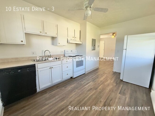 Building Photo - 10 Estate Dr