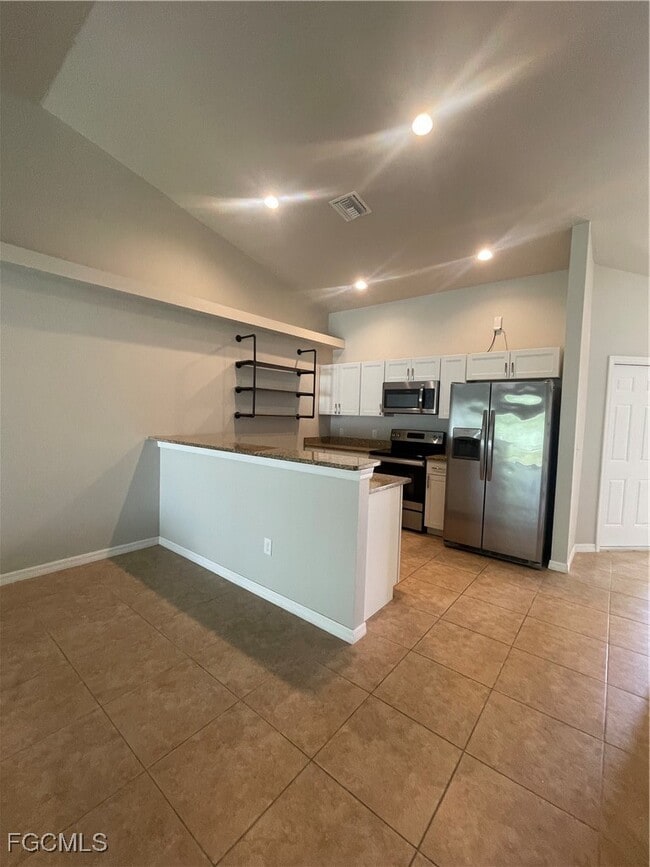 Building Photo - 1020 NE 8th Pl