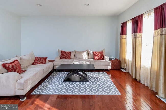 Building Photo - 395 Concetta Dr