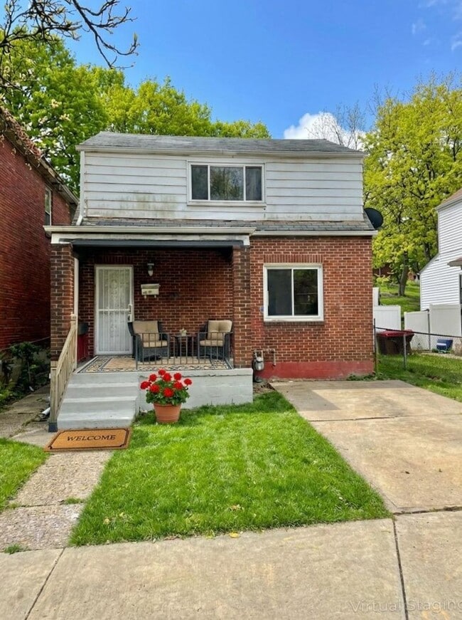 2 bed/1 bath Single Family Home w/ Off Street Parking in Clairton - 2 bed/1 bath Single Family Home w/ Off Street Parking in Clairton