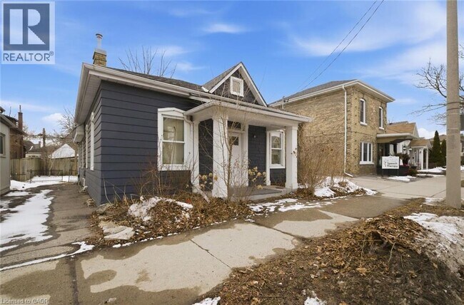 Building Photo - 194 Brant Ave