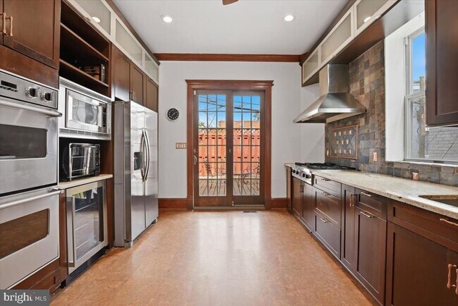 Building Photo - 3009 11th St NW