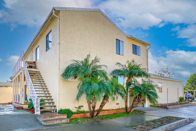Building Photo - 6028 Ernest Ave