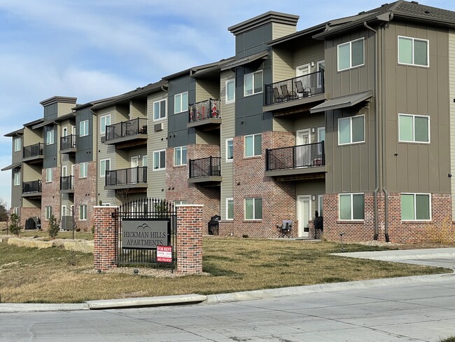 Foto del edificio - Hickman Hills Apartments