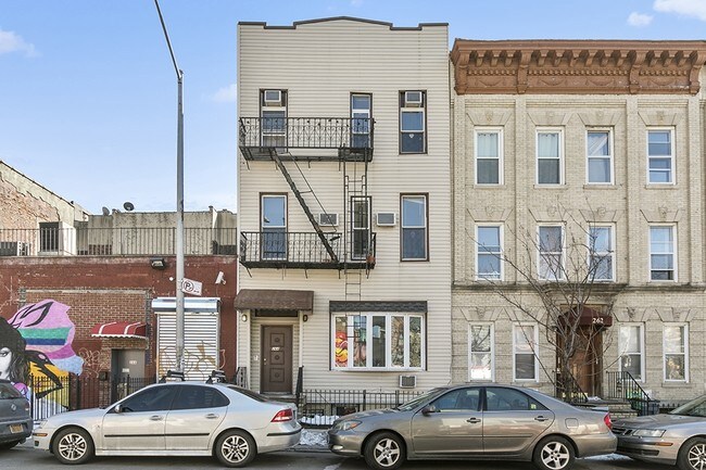 Building Photo - 264 Withers St