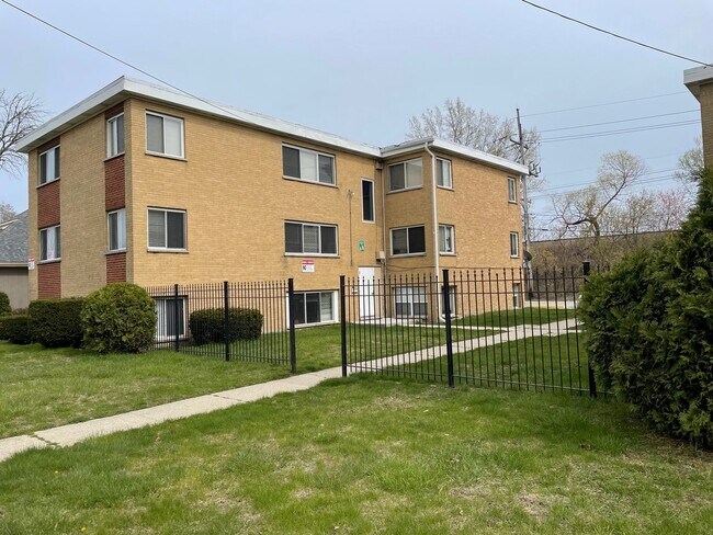 Building Photo - 1111 Broadway Ave