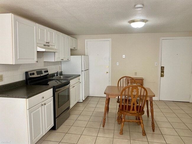 Building Photo - 1 br, 1 bath Condo - Carriage Hill Condomi...