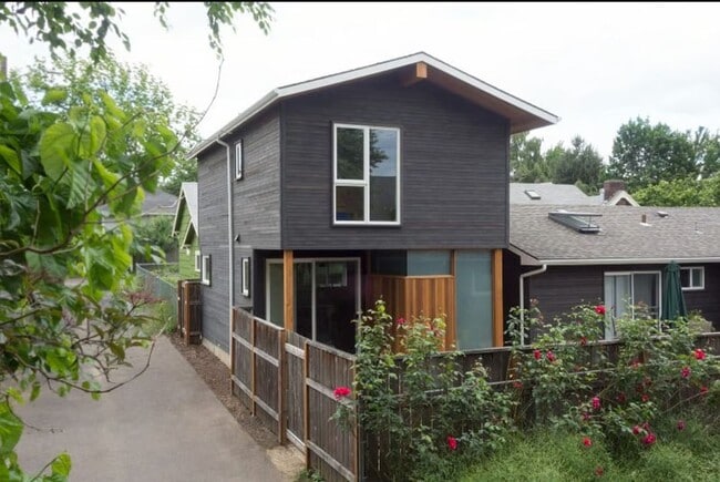 N Commercial - N Commercial Apartment